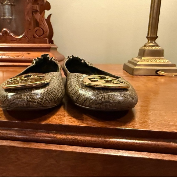 Tory Burch Gold Snakeskin Embossed Leather Reva Logo Ballerina Flats Size 9.5 - Picture 7 of 15